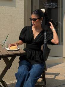 Siren Gaze 褶皱 V 领短袖衬衫，乳白色 - 黑色 - 查看 5