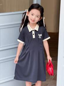 Vestido de verano para niñas con cuello medio abierto, manga corta, aplicación de mariposa y bloques de color - azul real - Ver 3