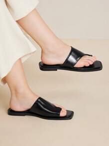 MOTF PREMIUM Zapatos de mujer nuevos y de moda, sandalias de punta cuadrada con suela plana, versátiles, cómodas y ligeras, estilo slip-on de resort, con un elegante estilo de hada de alto sentido, sandalias elegantes para el verano - Negro - Ver 3