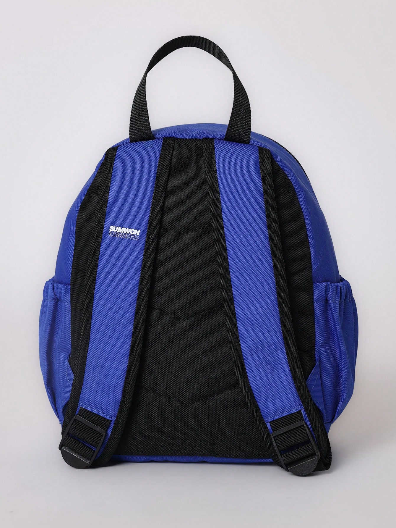 Mochila infantil compacta e leve com bolso frontal com zíper