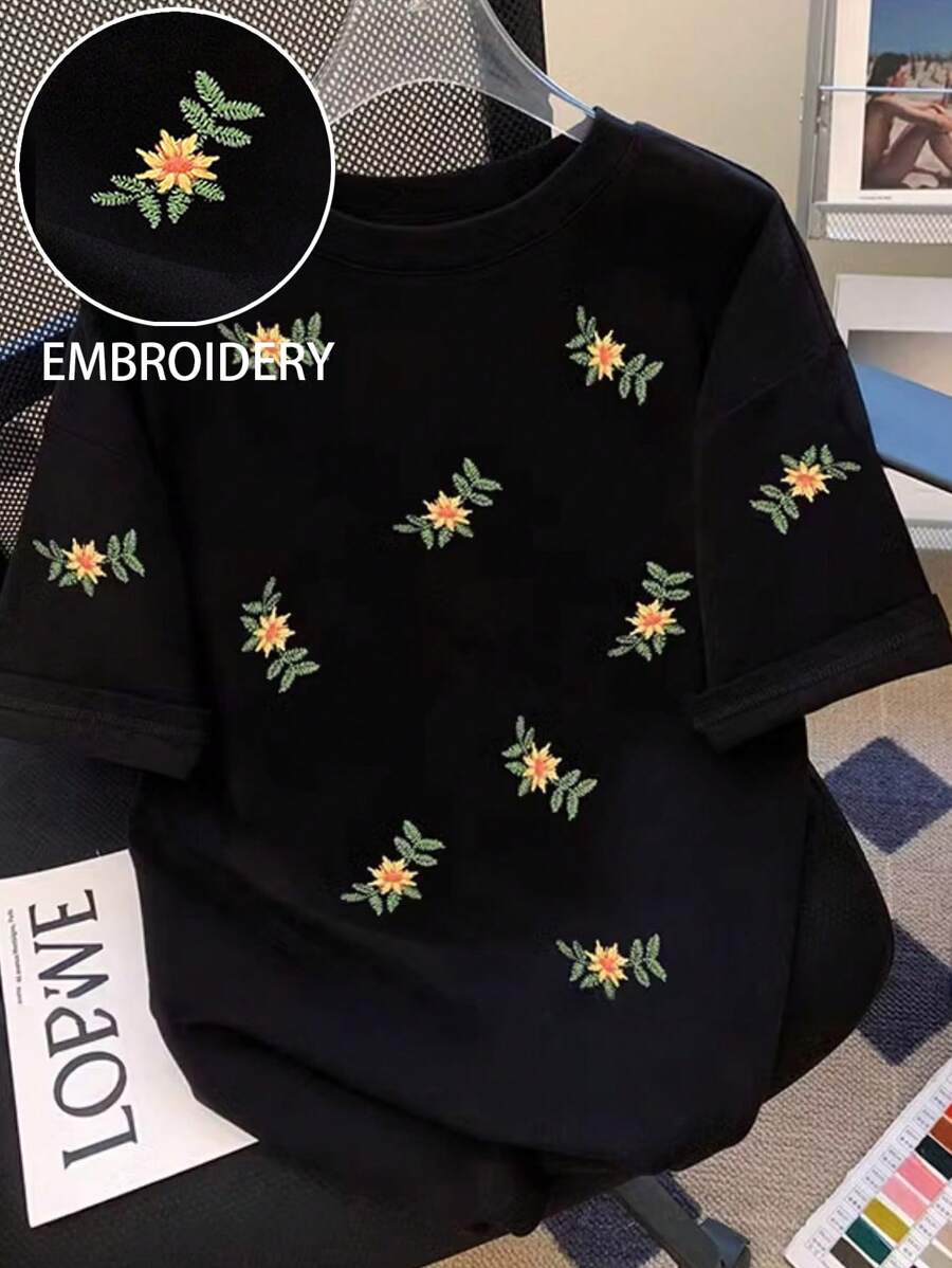 Women Embroidered T-Shirt, Comfortable Casual, Spring/Summer, Christmas - Black - View 1