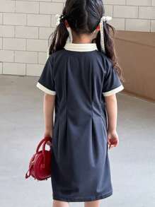 Vestido de verano para niñas con cuello medio abierto, manga corta, aplicación de mariposa y bloques de color - azul real - Ver 2