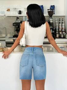 SHEIN Shorts de mezclilla con lavado desgarrado, de talle bajo y bolsillos sesgados