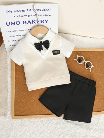 SHEIN 2 件装男婴可爱学院绅士风格二合一色块针织短袖 Polo 衫带蝴蝶结 + 纯色休闲短裤套装，适合夏季、生日派对、晚会、表演、婚礼、洗礼和 1 岁生日庆祝、日常穿着