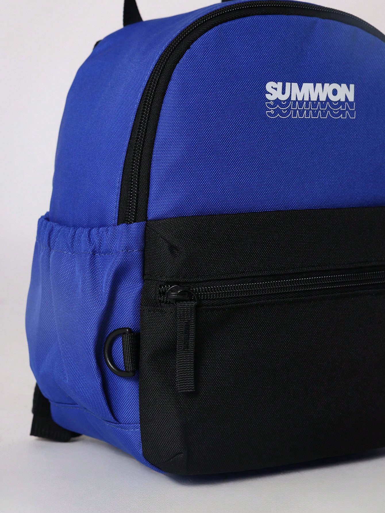 Mochila infantil compacta e leve com bolso frontal com zíper