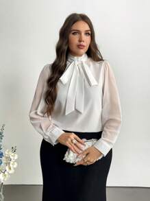 SHEIN Privé Camisa com Laço de Manga Longa Plus Size, Camisa Básica Elegante para Viagens, Adequada para Uso no Escritório, Primavera/Outono - Branco - Visão 9