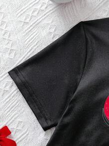 SHEIN 2 chiếc/bộ áo phông in hình cô gái trẻ dễ thương màu xám + quần short denim cũ kỹ giặt màu đen, trang phục phong cách đường phố thường ngày - màu đen - Xem 5