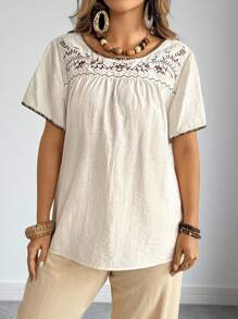 SHEIN LUNE 加大码女式刺绣短袖圆领衬衫上衣，花卉刺绣饰边加大码休闲优雅衬衫 - 杏色 - 查看 6