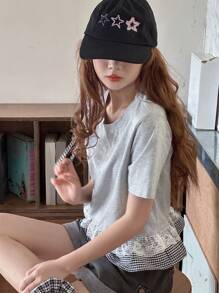 Dazy Kids 少女基本款休闲T恤，蕾丝和格子下摆拼布 - 灰色 - 查看 1