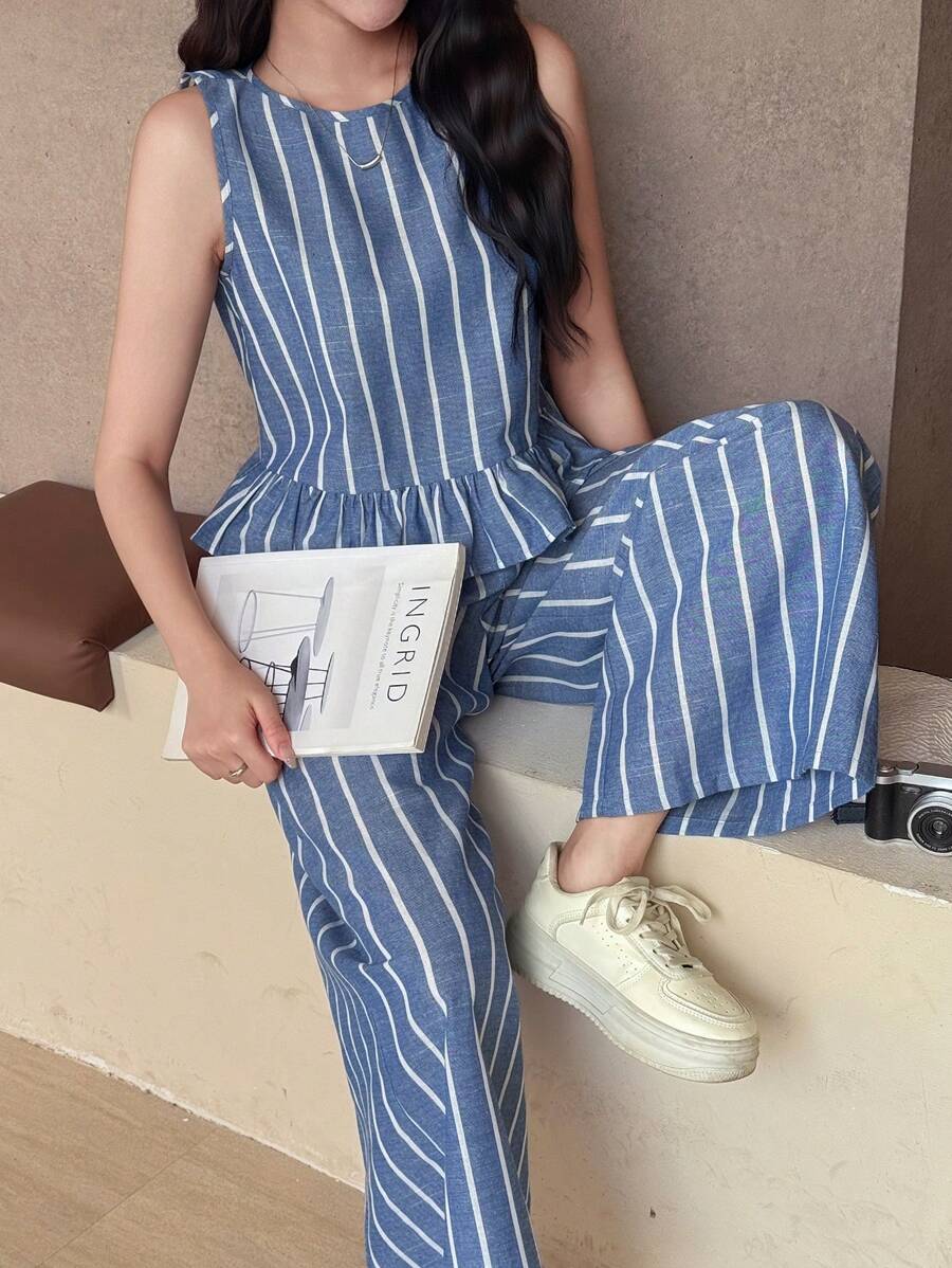 SHEIN 少女蓝白条纹无袖上衣,配木质纽扣和直筒裤,休闲度假套装,适合春夏假期、派对、优雅场合、返校季、户外家庭野餐、日常穿着。 - 藍白色 - 查看 1