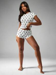 Missguided x Playboy Conjunto de dos piezas de pijama con estampado de conejitos para uso en vacaciones: shorts para dormir y top corto, de cintura alta, para uso casual y de ocio