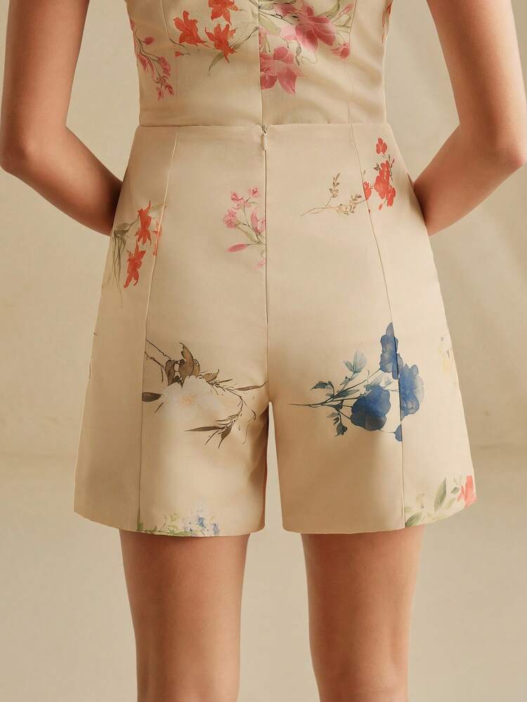 Women's Elegant Floral Print Woven Fabric Shorts Stylish Zipper Detail And Short Length Design