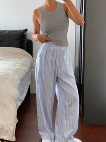 DAZY Conjunto de pijama para mujer con top tipo camiseta de unicolor simple y pantalón holgado a rayas