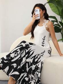Lacomfia Floral Strap Colorblock Sleeveless Black & White Knitted Dress, Arabian Dresses - Black and White - View 8