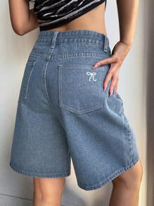 DAZY 女士蝴蝶结刺绣牛仔百慕大短裤 - 淺色水洗藍 - 查看 3