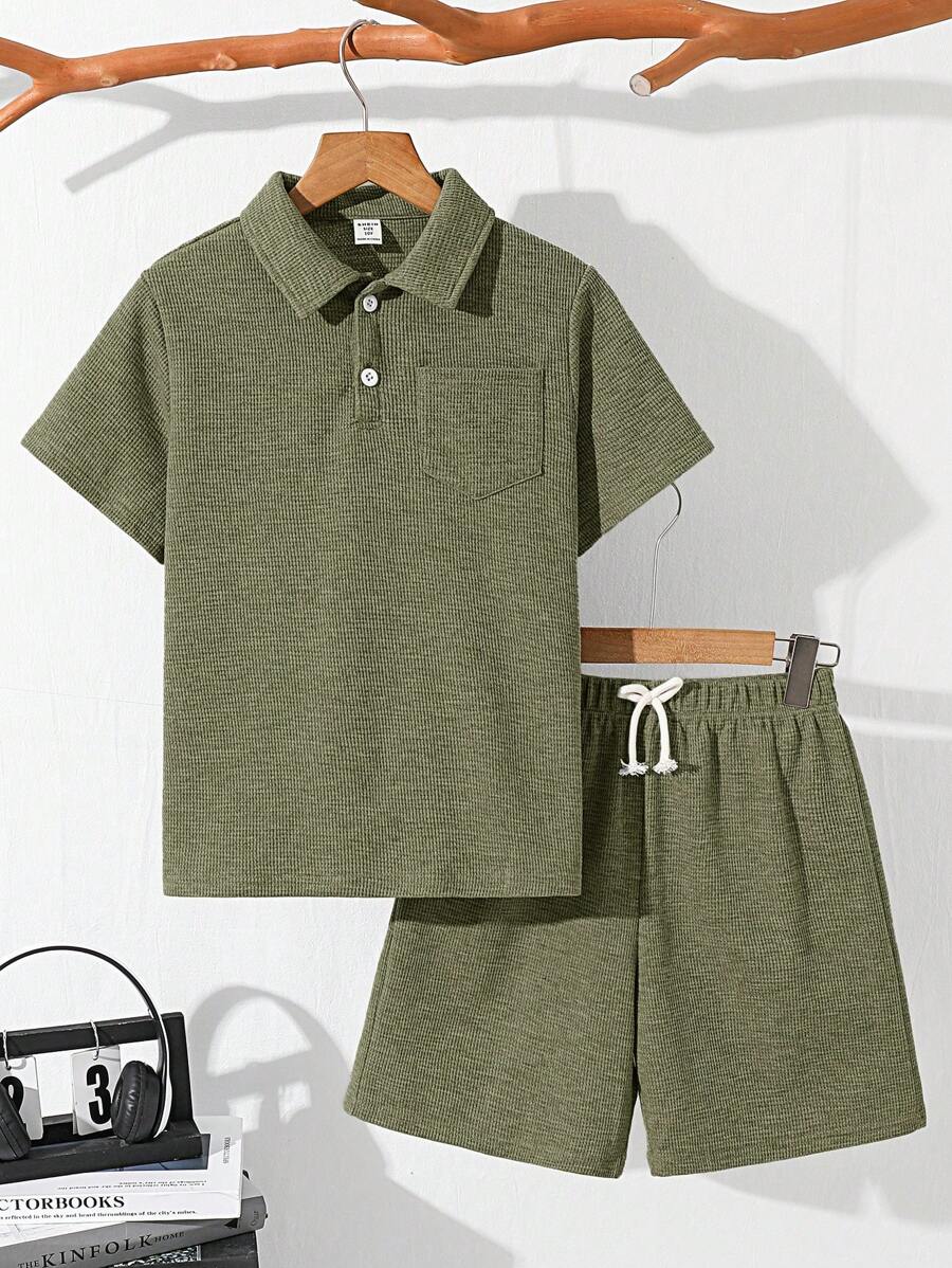 SHEIN Leap Crew Bộ 2 áo thun polo tay ngắn cổ bẻ và quần short thoải mái, rộng rãi cho bé trai tuổi mới lớn, thích hợp mặc khi đi làm, đi học, đi chơi thường ngày, thể thao, mùa xuân/hè - xanh quân đội - Xem 1