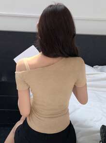 DAZY 女士蝴蝶装饰修身性感T恤，全新夏季设计，返校服装