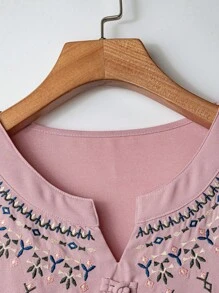 Lacomfia 2pcs Plus Size Summer Casual Floral Embroidery Notch Neck Blouse And Pants Set,Plus Size Ladies Fashion Casual Summer And Autumn Embroidery Print Plus Size Ladies Two Pieces Suit, Elegant And Slim, Pants Waist With Elastic Design Super Stretch, Fashion Casual Elegant Fabric Soft Ladies Plus Size Suit