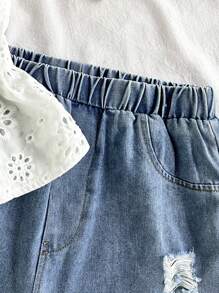 SHEIN Vintaside Kids Conjunto de top de camisola de encaje elegante y moderno al estilo europeo y americano sin mangas, junto con shorts vaqueros casuales y versátiles lavados, adecuado para viajes de verano, juegos en la playa, fotografía