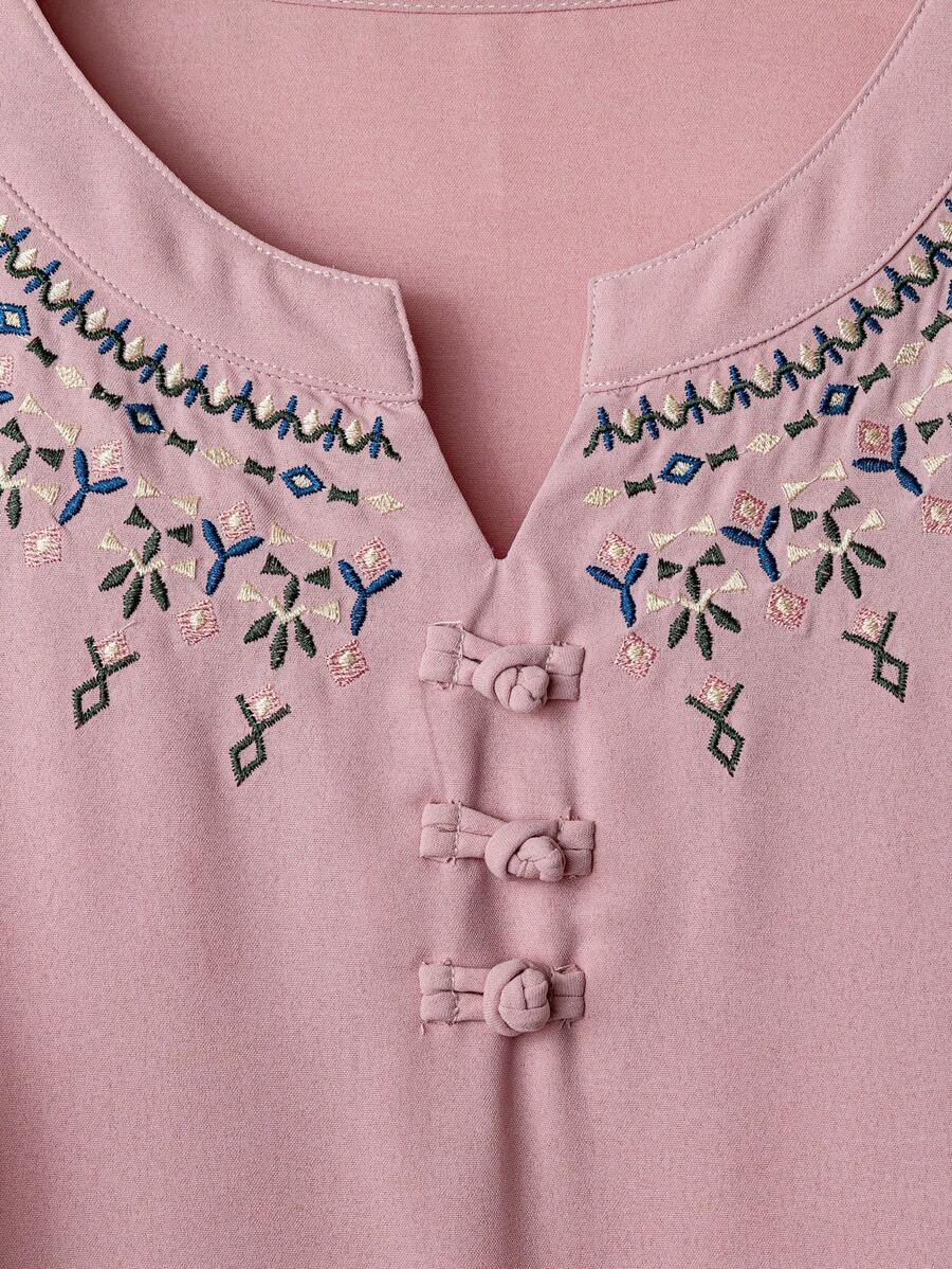 Lacomfia 2pcs Plus Size Summer Casual Floral Embroidery Notch Neck Blouse And Pants Set,Plus Size Ladies Fashion Casual Summer And Autumn Embroidery Print Plus Size Ladies Two Pieces Suit, Elegant And Slim, Pants Waist With Elastic Design Super Stretch, Fashion Casual Elegant Fabric Soft Ladies Plus Size Suit