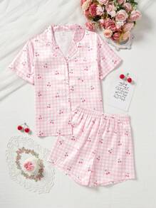 Conjunto de blusa de manga corta con cuello de solapa y estampado a cuadros y cereza, y pantalones cortos, ropa de descanso resistente al fuego imitación para adolescentes