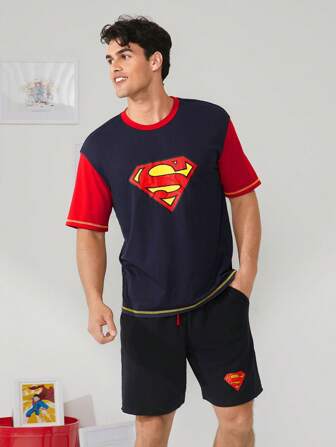 SUPERMAN X SHEIN Set da casa composto da top a maniche corte e pantaloncini con motivo a stemma lettere in contrasto per uomo