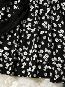 SHEIN Clasi 2pcs/Set Plus Size Women Solid Color Short Sleeve Blouse And Daisy Print Dress - Black - View 7