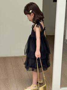 SHEIN Little Byeori 年轻女孩公主风格分层下摆无袖连衣裙年轻女孩黑色派对连衣裙时尚舒适女孩无袖分层薄纱连衣裙