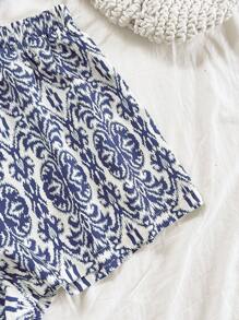 Soleia طقم للنساء مكون من 2 قطع: ملابس علوية كم قصير بياقة على شكل حرف V وشورت فضفاض مريح، بتصميم ذو طراز رجعي، شكل كلاسيكي عصري، مناسب للمناسبات والسهرات والشارع والعطلات - ازرق وابيض - مشاهدة 5