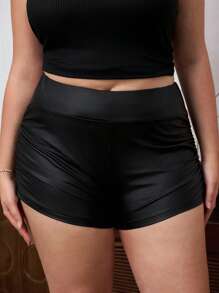 SHEIN Tall CURVE Celana Pendek Kulit Imitasi Elastis Berkerut Warna Polos Serbaguna untuk Ukuran Plus - Hitam - View 3