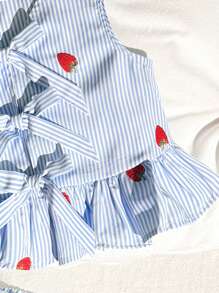 SHEIN 年轻女孩休闲简约舒适圆领无袖草莓印花领结荷叶边下摆上衣和短裤套装