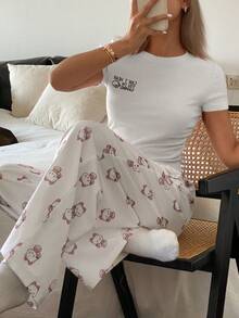 DAZY Conjunto de pijama de 2 piezas con Top de diseño de letras ajustada y acortada + pantalones sueltos con estampado completo de dibujos animados