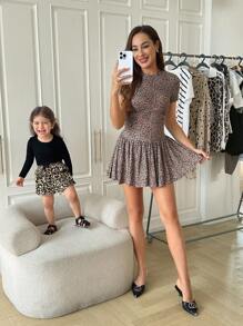 SHEIN Conjunto informal de bebé niña con top de punto de manga larga negro y shorts con cintura elástica de estampado de leopardo con volantes