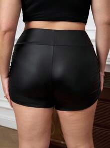 SHEIN Tall CURVE Celana Pendek Kulit Imitasi Elastis Berkerut Warna Polos Serbaguna untuk Ukuran Plus - Hitam - View 2