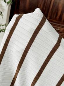 SHEIN Camiseta casual de maternidade com listras e estampa de gola redonda e manga curta