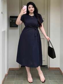 Dazy Plus 加大码纯色圆领宽松短袖系腰连衣裙，休闲女装，返校服装 - 藏蓝色 - 查看 6