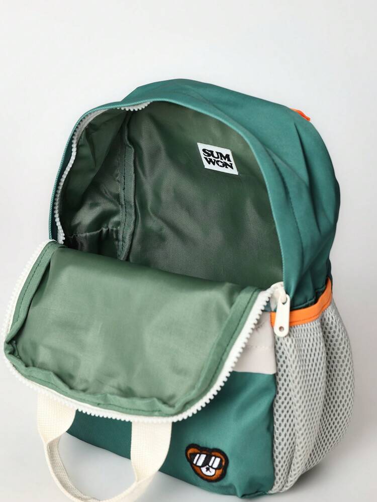 Kinderrucksack mit verstellbaren Riemen und karierten Netztaschen