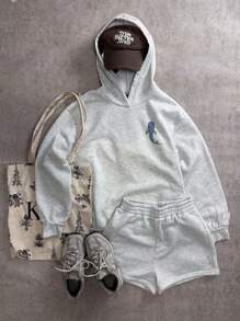 SHEIN EZwear 标语图案口袋连帽衫和短裤 海滩度假装 连帽衫和短裤套装 女士连帽衫和短裤套装 鲸鲨连帽衫 灰色连帽衫和短裤套装 返校秋冬服装 秋冬 - 灰色 - 查看 5