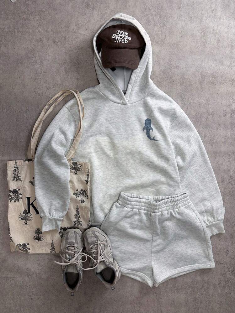 SHEIN EZwear Conjunto de sudadera con capucha y pantalones cortos con gráfico de eslogan para vacaciones en la playa, conjunto de sudadera con capucha y pantalones cortos para mujer, conjunto de sudadera con capucha y pantalones cortos con estampado de ballena tiburón, conjunto de sudadera con capucha gris y pantalones cortos para otoño e invierno, ropa de otoño e invierno para volver al colegio - Gris - Añade 5