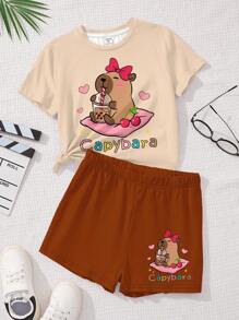 2 pièces Set hauts à manches courtes et shorts d'été imprimés capybara mignon et nœud de cerise, tenue d'été décontractée pour jeunes filles, convient pour les sorties d'été et la mode plage