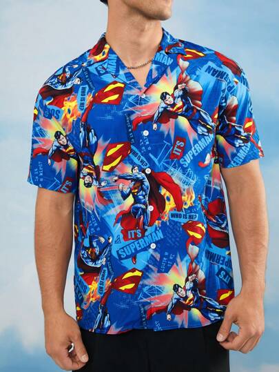 SUPERMAN X SHEIN Camisa de manga corta con botones al frente con letras y gráficos para hombre