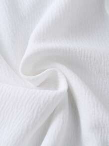SHEIN Vintaside Kids Conjunto de 2 piezas de verano para bebé/niña pequeña que incluye parte superior informal con bordado de fresa y shorts de mezclilla bordados cómodos - Blanco - Ver 6