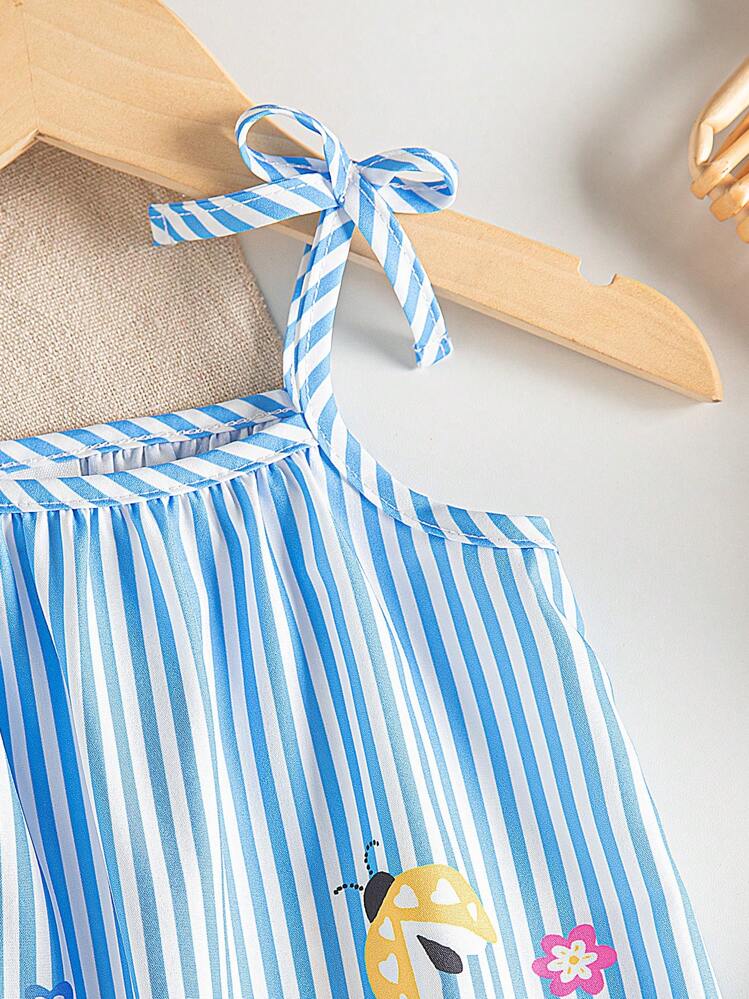 SHEIN Playful Pals Vestido de Bebê Menina com Estampa Floral Completa, Suspensório com Laço, Vestido de Verão Elegante e Fresco em Azul com Listras, Vestido de Florais para Criança - Multicolorido - Visão 5