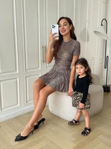 SHEIN Conjunto informal de bebé niña con top de punto de manga larga negro y shorts con cintura elástica de estampado de leopardo con volantes