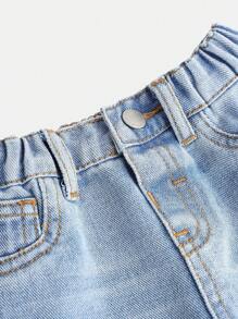 SHEIN Baby Girl Y2k Blue Denim Loose Cargo Shorts, Kid Spring And Summer Casual Vacation Country Boho Wear, Beach Middle Shorts For Kid Girls, Western Street Wear For Girl, Spring Break, Rave Festival Denim Shorts - Light Wash - View 4