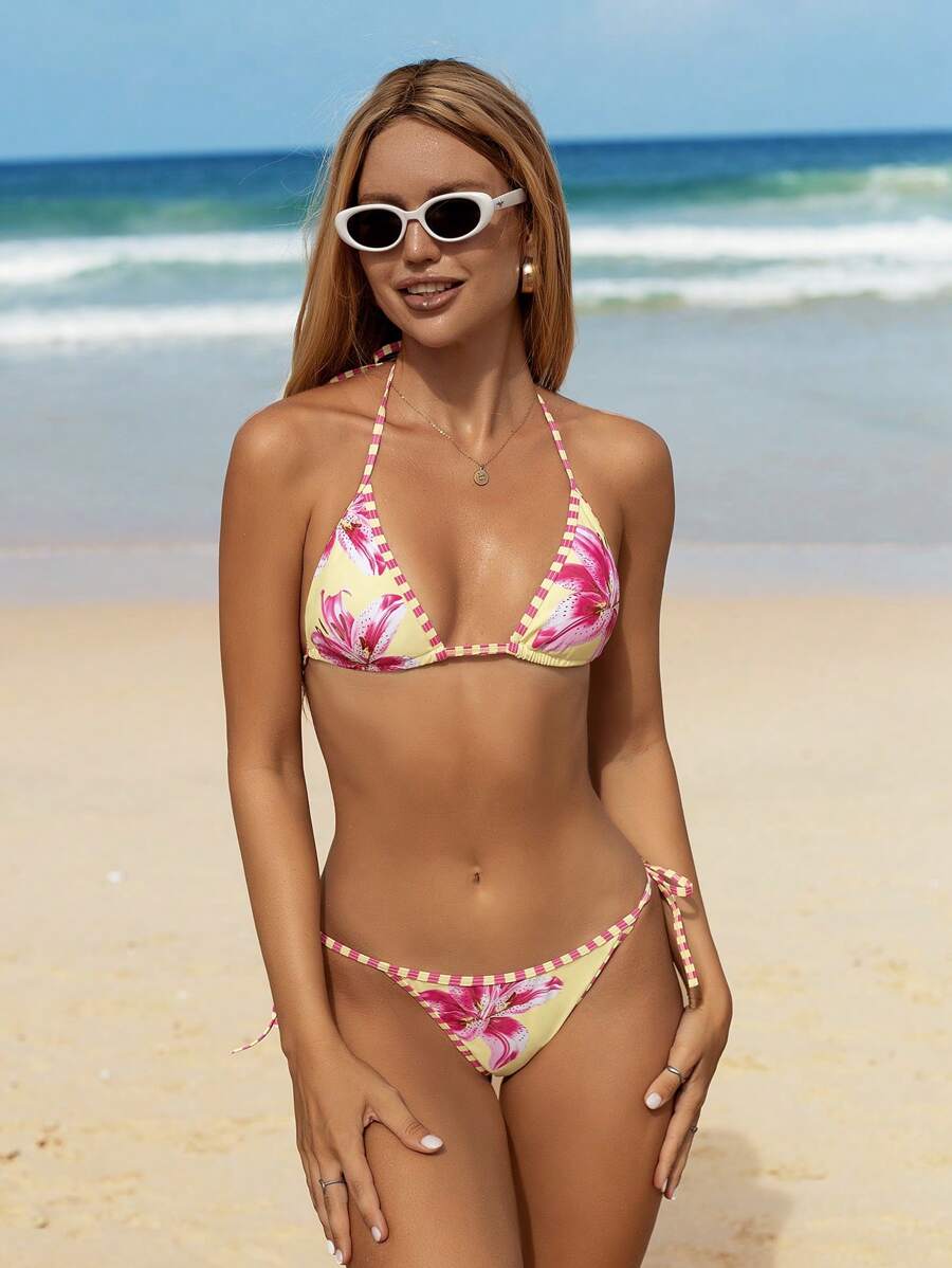 Swim Mod Set Bikini Seksi Wanita Terbaru dengan Motif Bunga, Atasan Model Halter Neck Tanpa Punggung dan Celana Pendek Renang dengan Tali Samping, Cocok untuk Liburan Pantai Musim Panas - MultiWarna - View 1