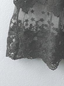 EMERY ROSE Atractiva camiseta sin mangas para mujeres con encaje contrastante largo para el verano - Gris Claro - Ver 5