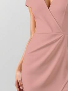 SHEIN Clasi Vestido elegante de largo medio con cuello en V, pliegues y dobladillo envolvente para mujeres - Rosa - Ver 3