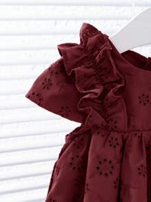 SHEIN Leap Crew Babygirl 可爱纯色刺绣镂空荷叶边无袖连衣裙，夏季 - 酒紅色 - 查看 3