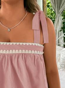 SHEIN VCAY Top casual estivo con scollo quadrato, senza maniche, con lacci sulle spalle e bordi in pizzo a contrasto per taglie forti